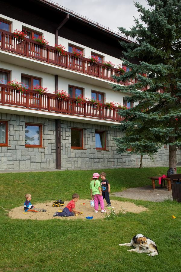 Hotel Polianka Krpacovo Exterior photo